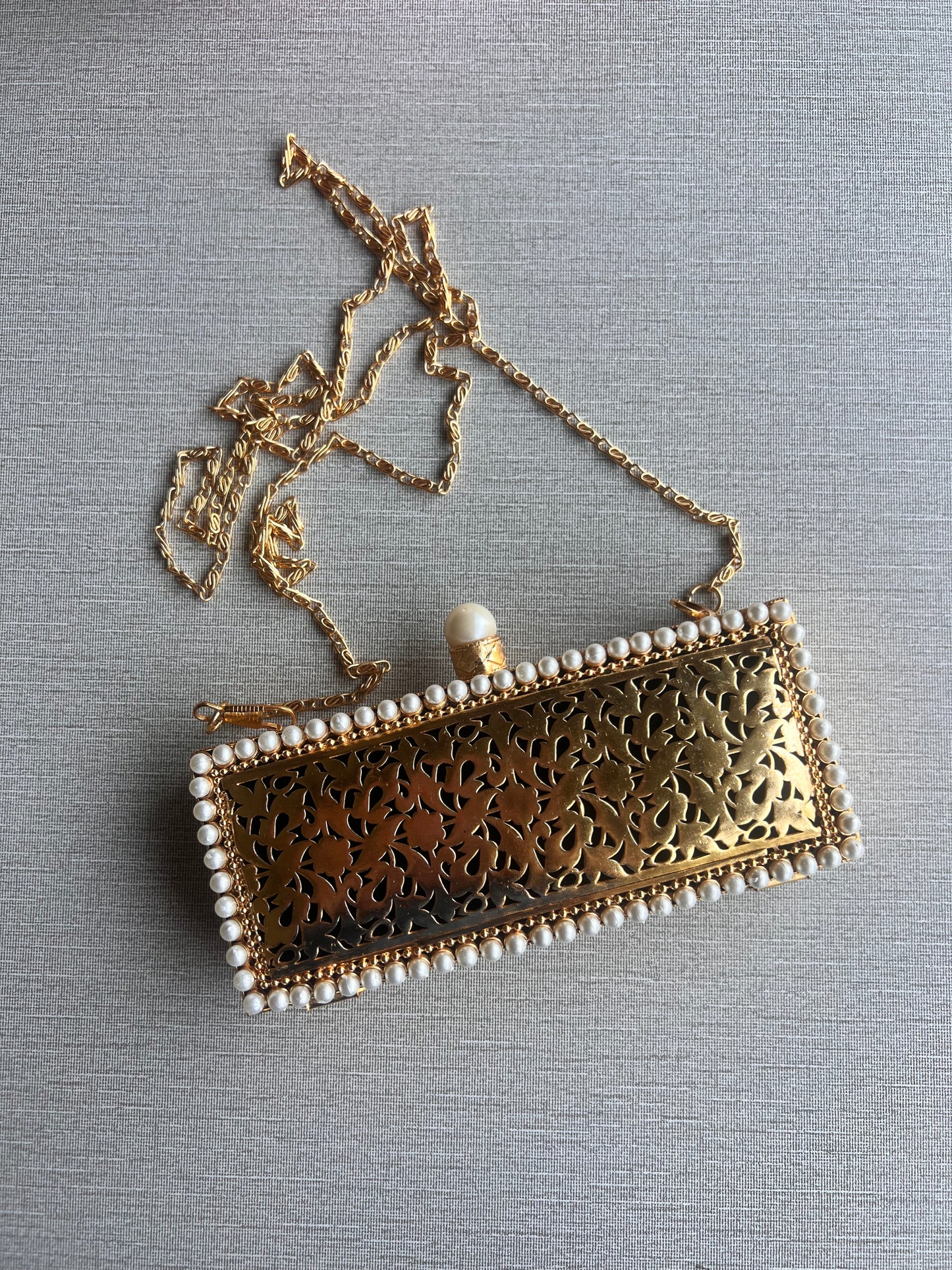 Jahan Ara clutch