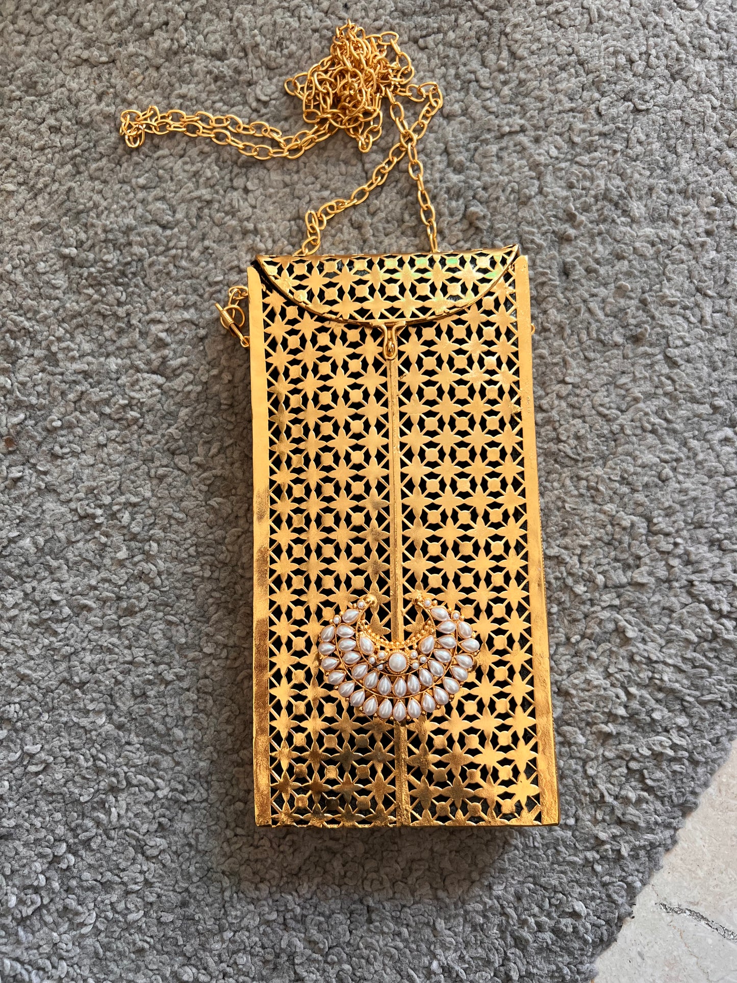 Maharani phone carrier
