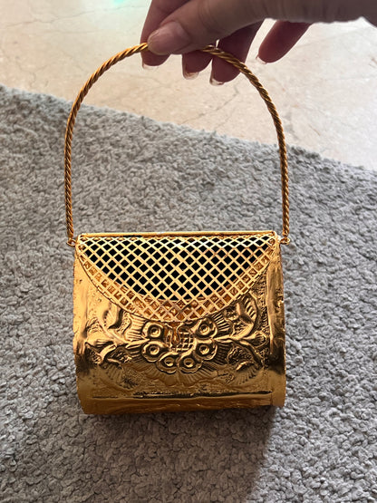 Jharoka clutch