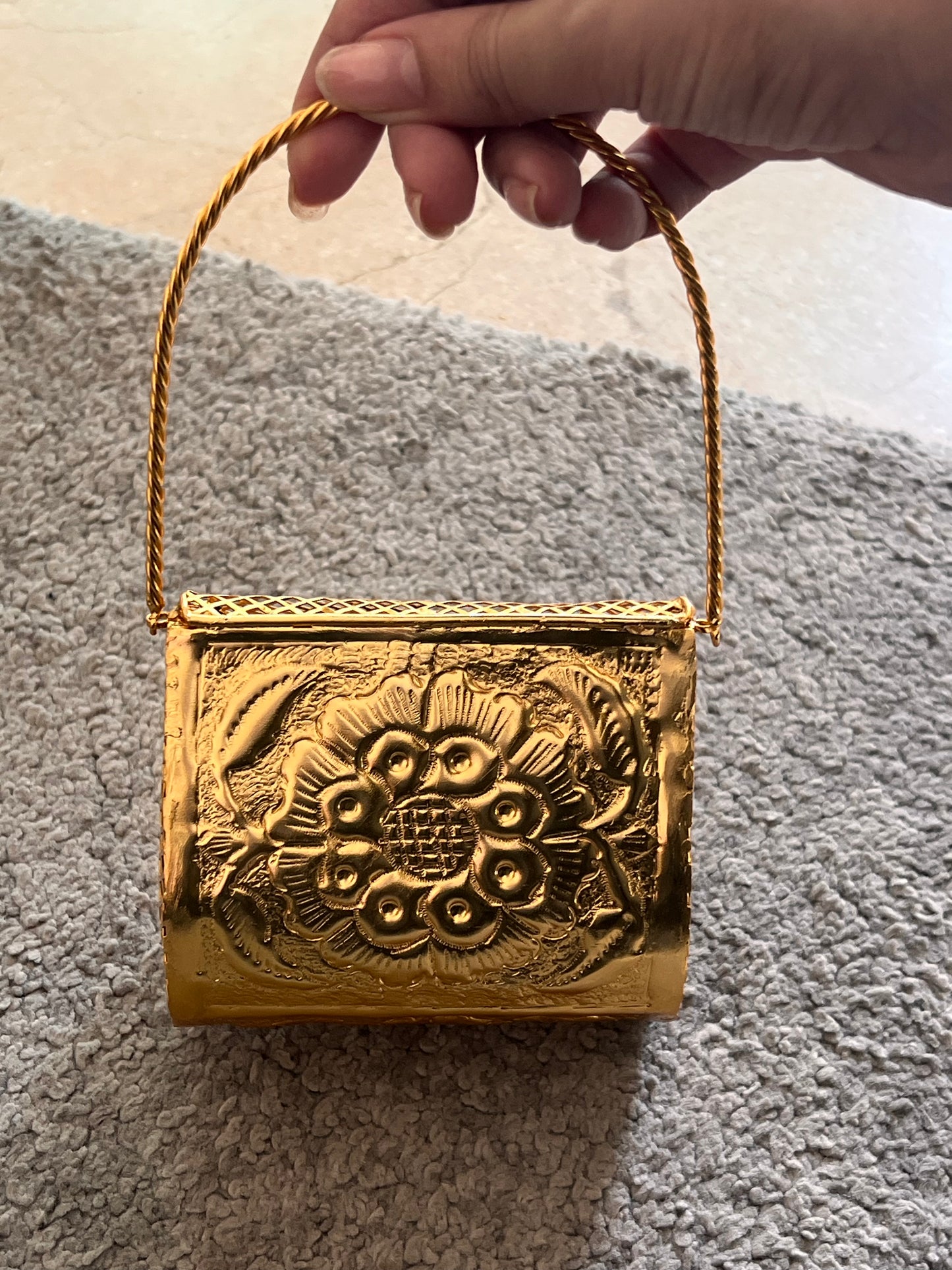 Jharoka clutch