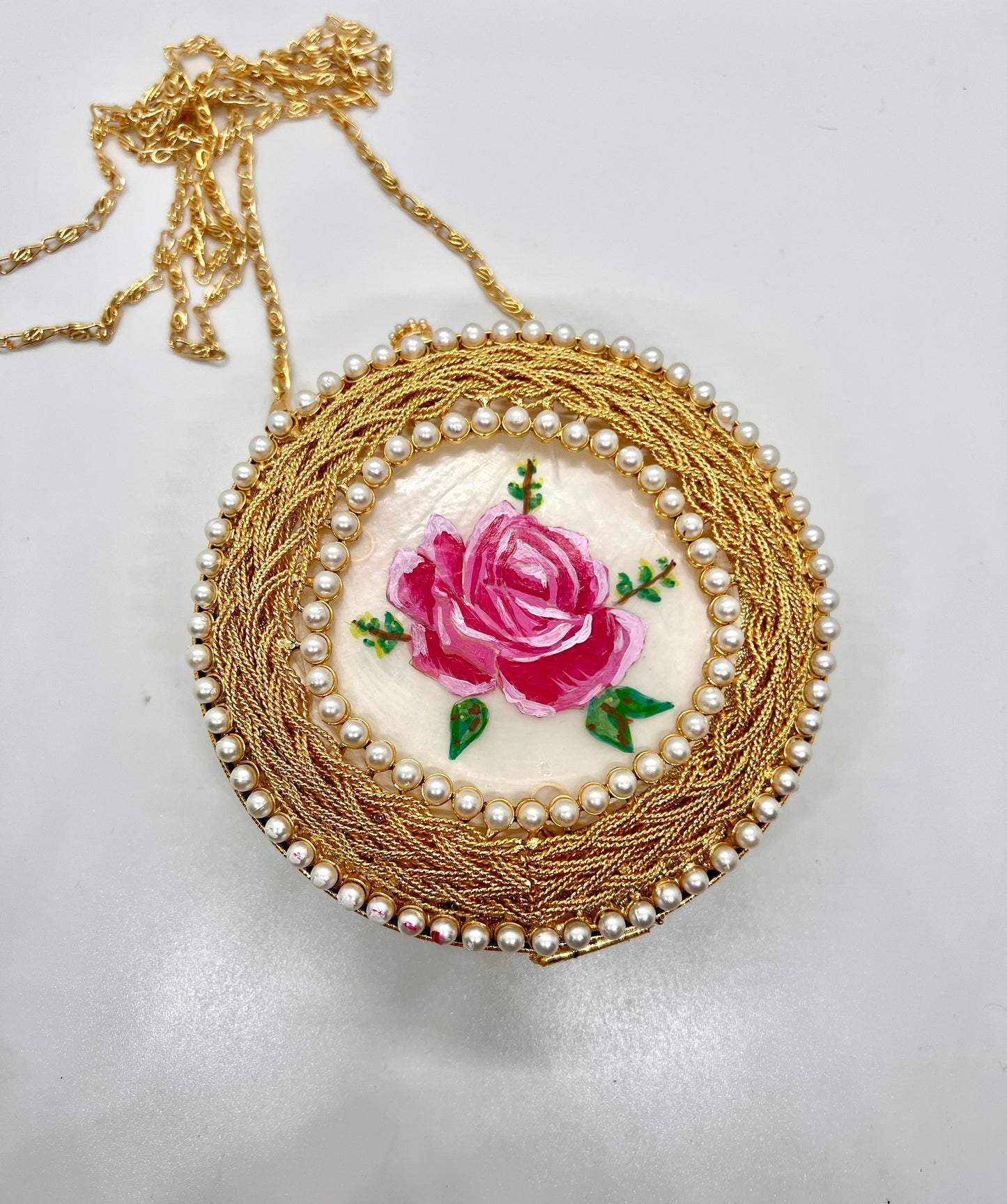 Mother of pearl clutch - round