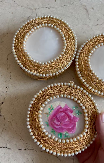 Mother of pearl clutch - round