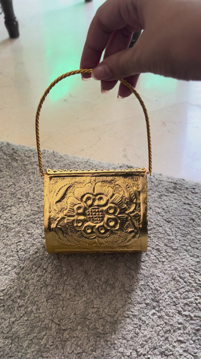 Jharoka clutch
